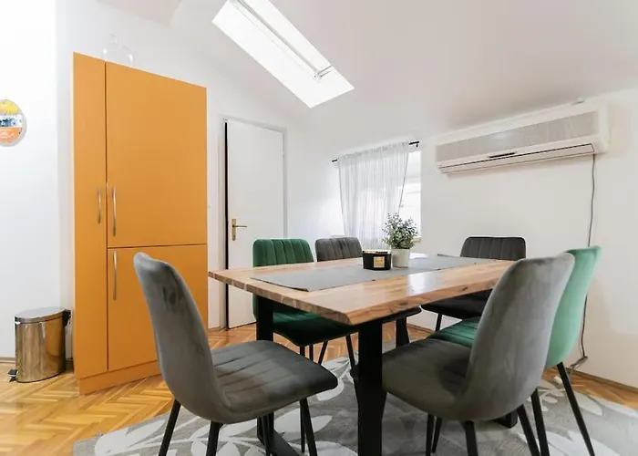 Urban Point - City Centre Pet Friendly Apartment