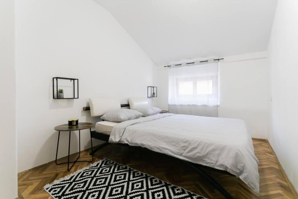 Urban Point - Centre Pet Friendly Apartment Crikvenica